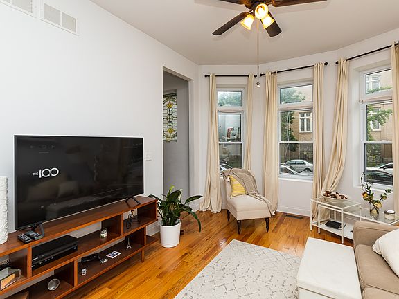 2nd image of 1706 W Sunnyside Ave APT 1