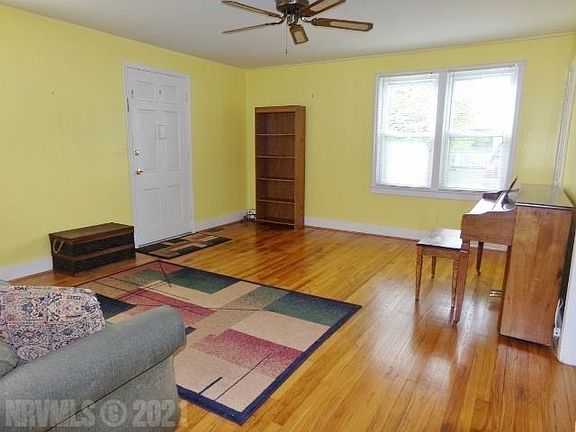 3rd image of 301 Franklin St