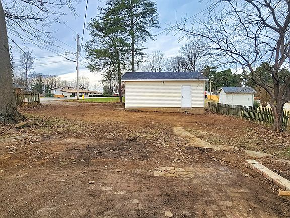 4th image of 20 Bartlett Dr