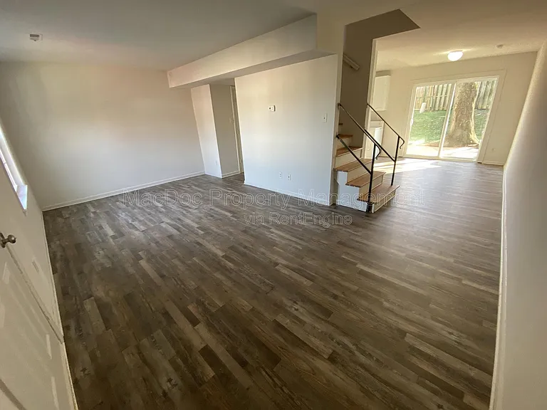 400 Rann Ct — Photo 2
