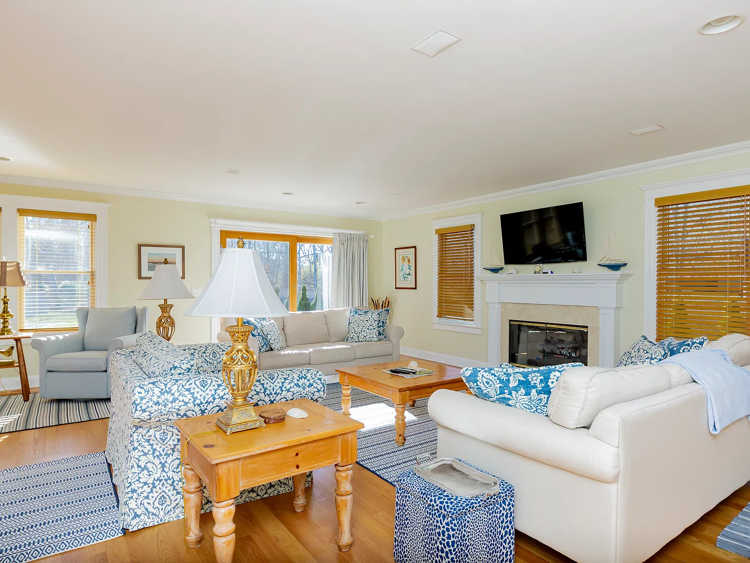 Pristine East Hampton Traditional — Photo 2