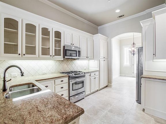 3rd image of 848 Lake Vista Pl