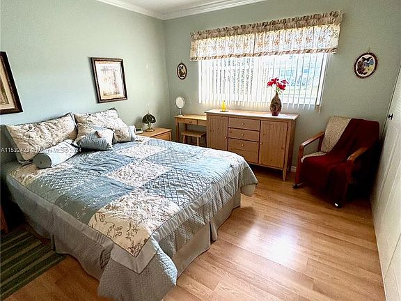 4th image of 2567 Emory Dr W #E