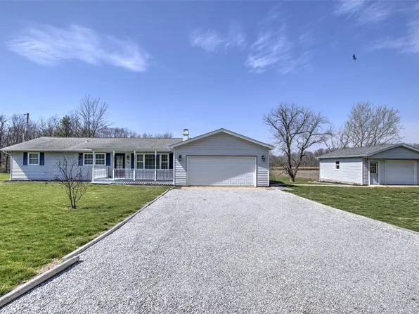 13 W Okaw Ests, Lovington, IL 61937