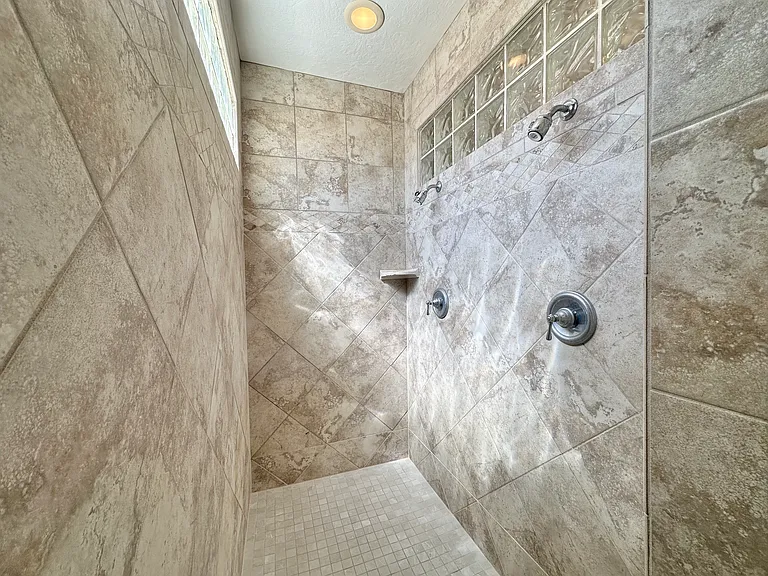 1220 N Spring Valley Dr — Photo 12