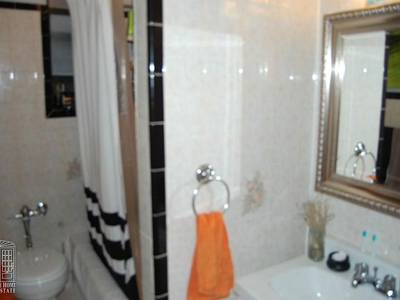 4th image of 4310 44th St APT 5D