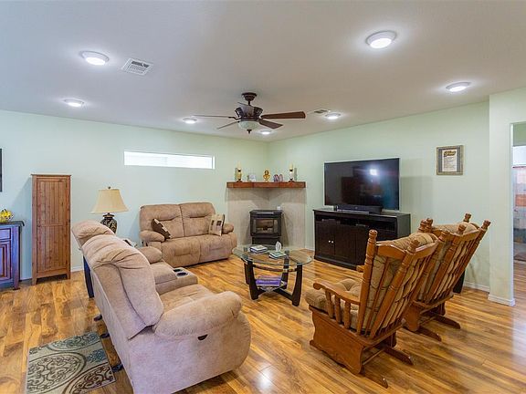 4th image of 203 Mann Ave