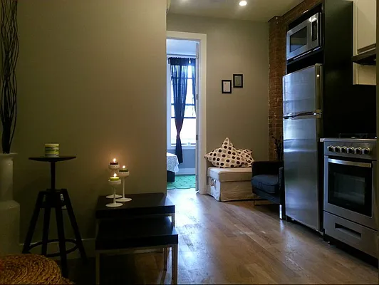 Rented by Realty Advisors Group | media 61