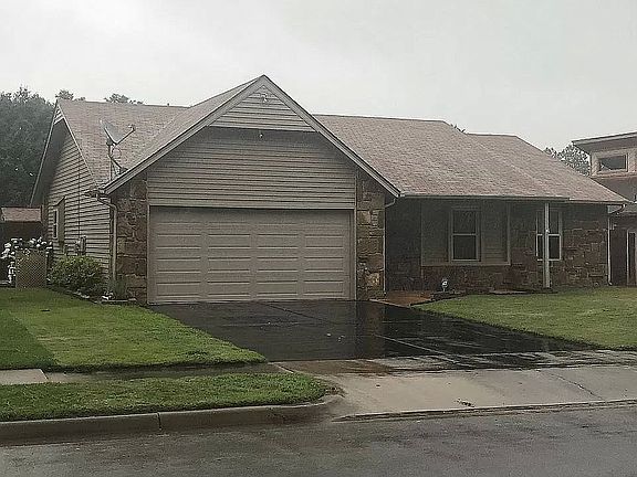3rd image of 1117 N Butternut Ave