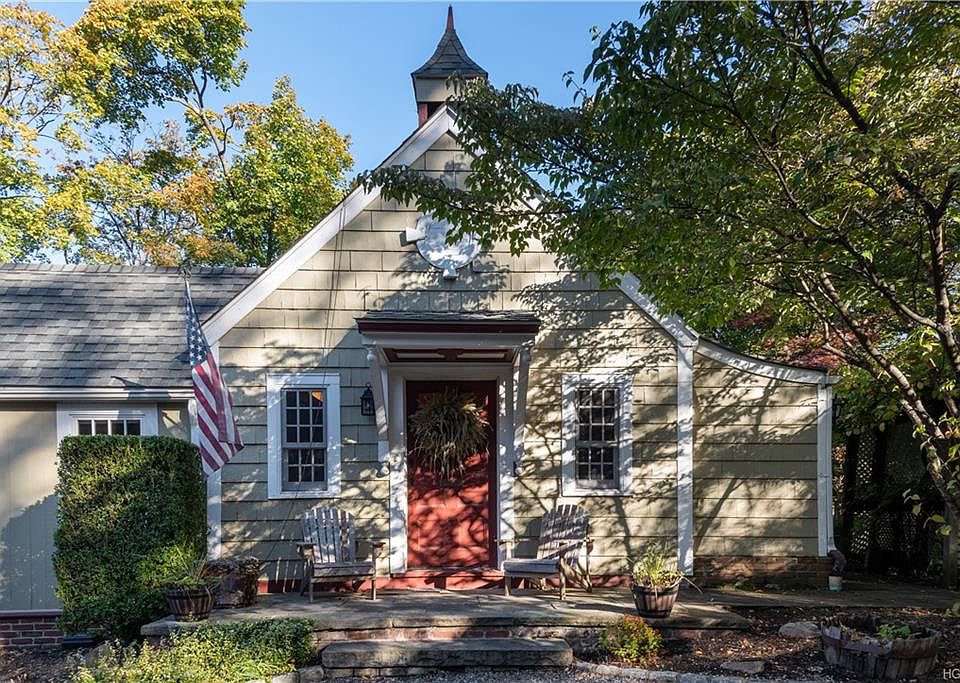 1st image of 13 Heritage Hill Rd