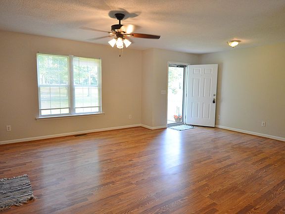 5th image of 2606 Violet Ln