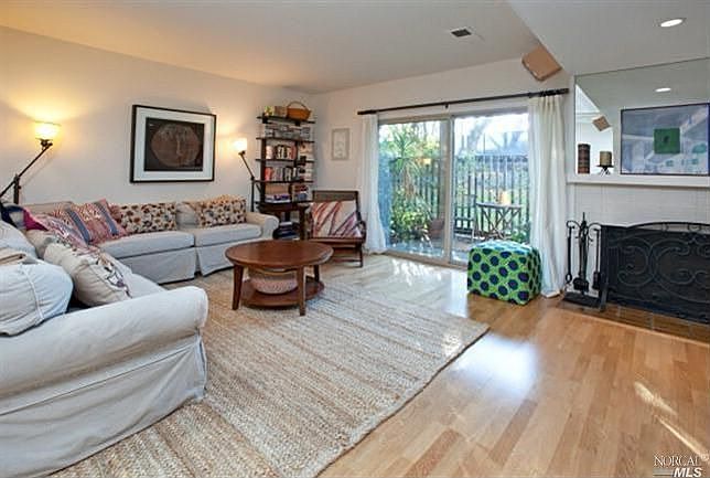 1st image of 3 Salvatore Dr