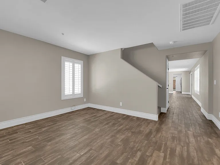 646 Monument Point St — Photo 8