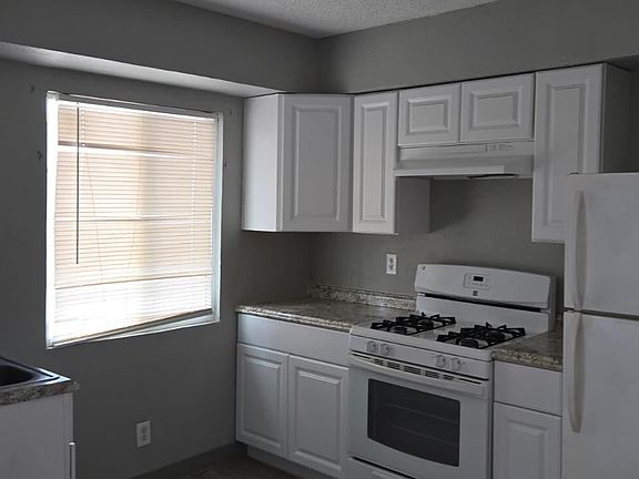 3rd image of 187 N Awbrey St #2