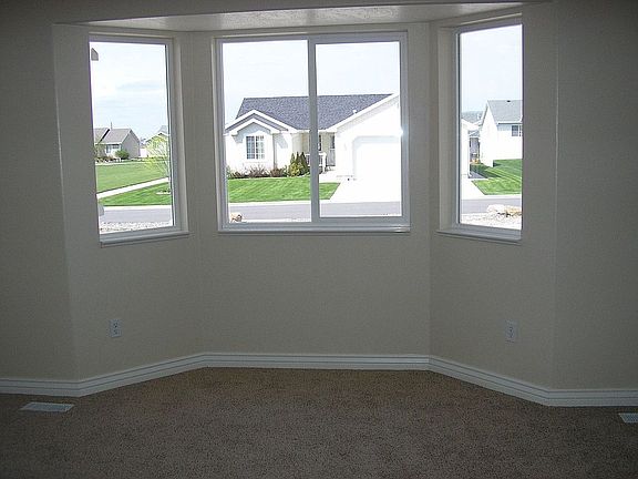 bay windown in large master bedroom