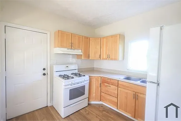 420 W 21st St — Photo 15