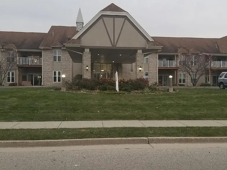 N113W16241 Sylvan Cir #204 — Photo 10