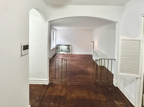 901 Avenue H 2A image 3 of 14