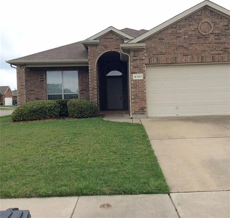 4 bed, 1785 sqft, $2,200 — Photo 1