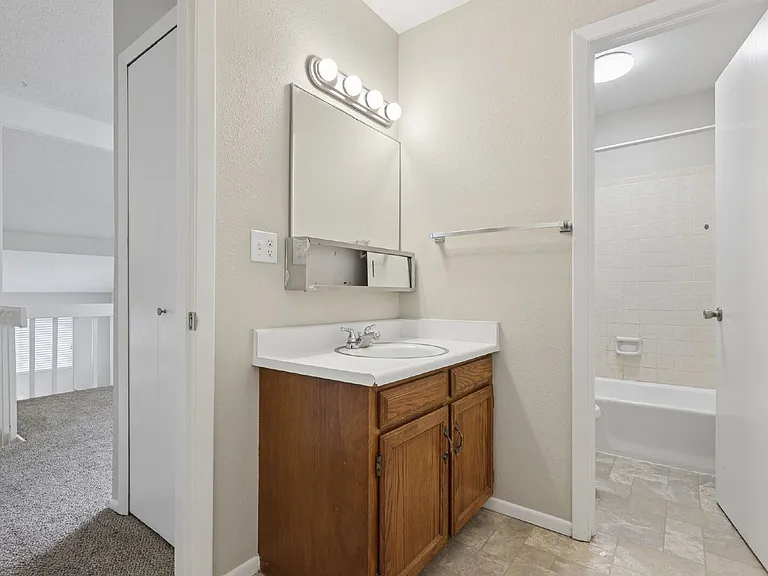 2390 Middleton Ct — Photo 14