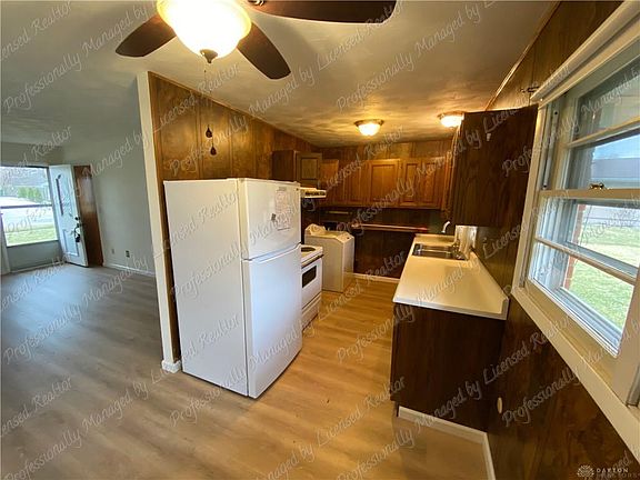 5th image of 563 Buttercup Ave