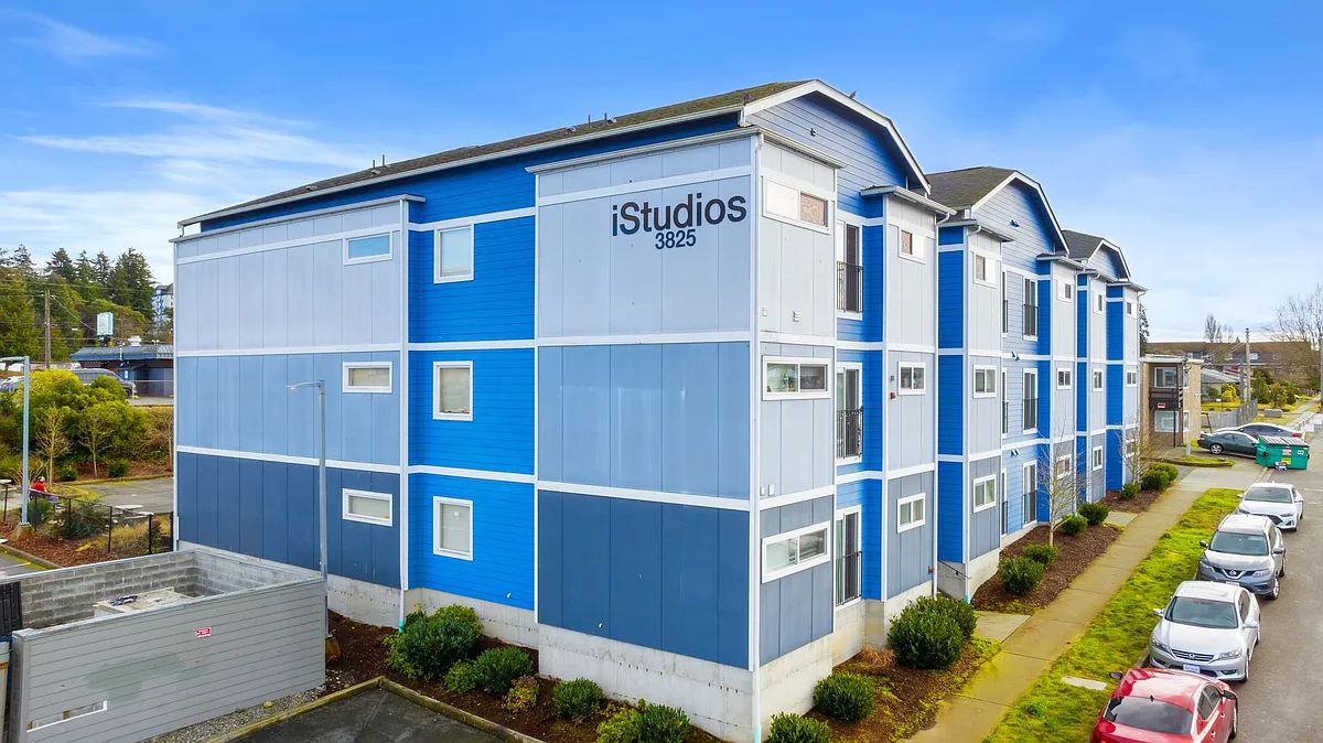 Building Photo - iStudios