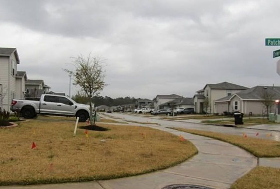 Exterior Neighborhood (street photo)