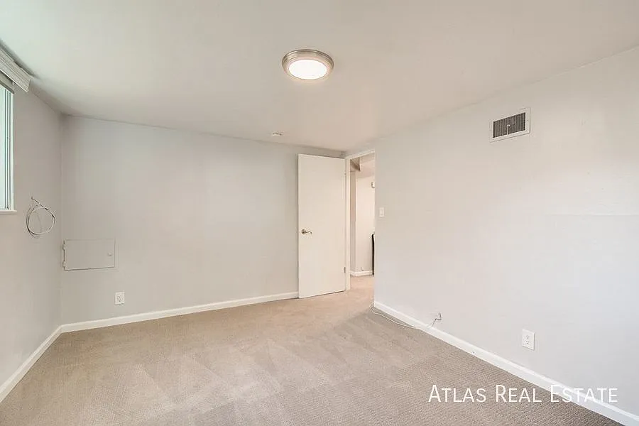 Lower Level Duplex in DU Area!! — Photo 4