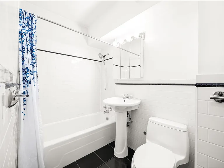 77 W 55th St #21A — Photo 9