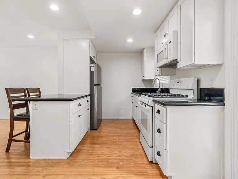 835 W 25th St #3 — Photo 31