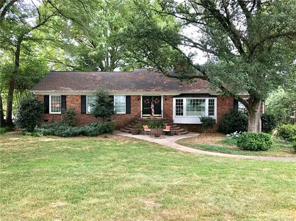 2400 Ferncliff Rd, Charlotte, NC 28211