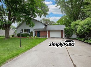 8806 Ridgewood Rd, Rock Island, IL 61201