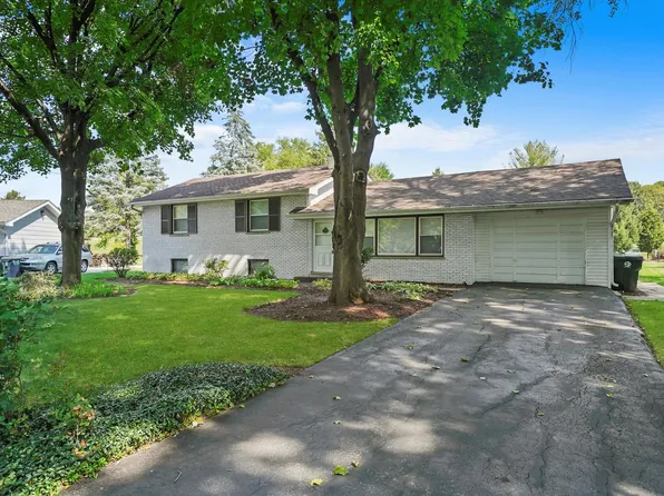 27W102 48th St, Naperville, IL 60563