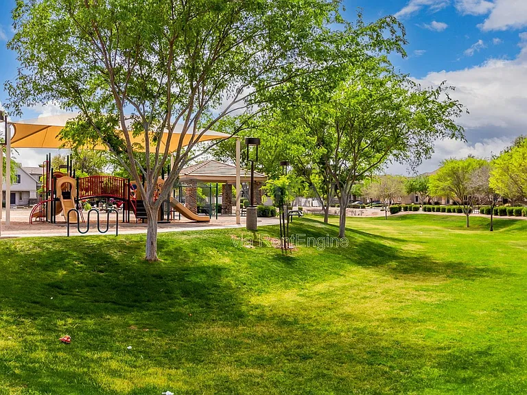 1384 S Sabino Dr — Photo 45