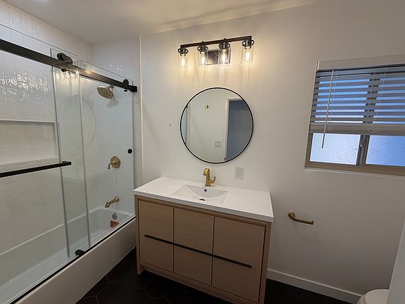 4th image of 226 Cedar St #1/2