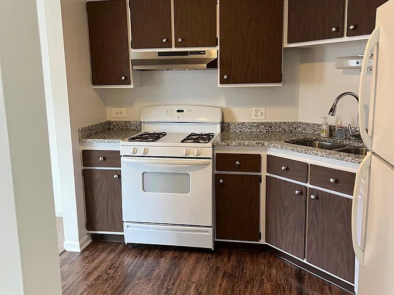1240 W Jarvis Ave #305 — Photo 13