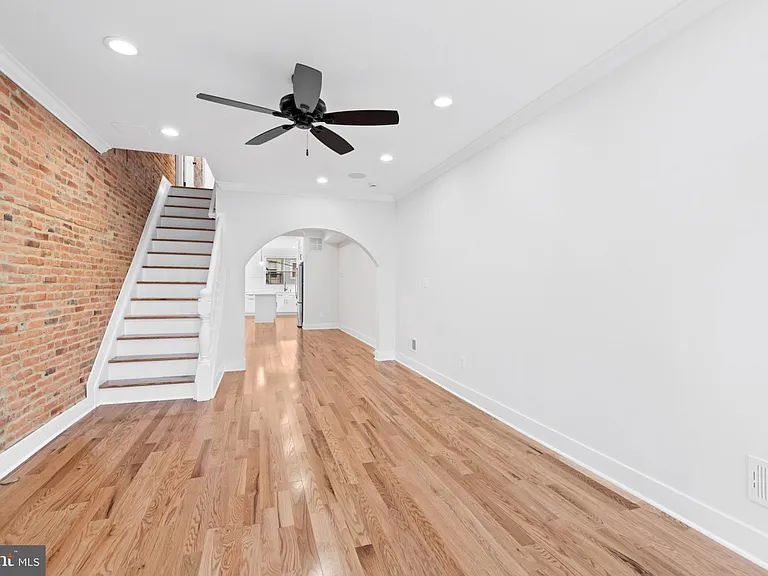 1434 Marshall St — Photo 4
