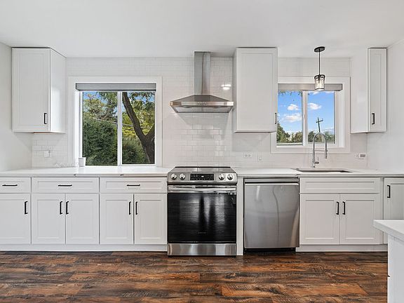 4th image of 2872 E Louise Ave