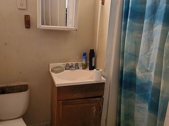 5th image of 204 Louisiana Dr