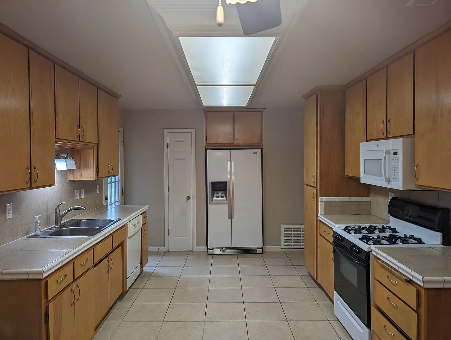 3 Bedroom 3 Bathroom House in Cottonwood — Photo 4