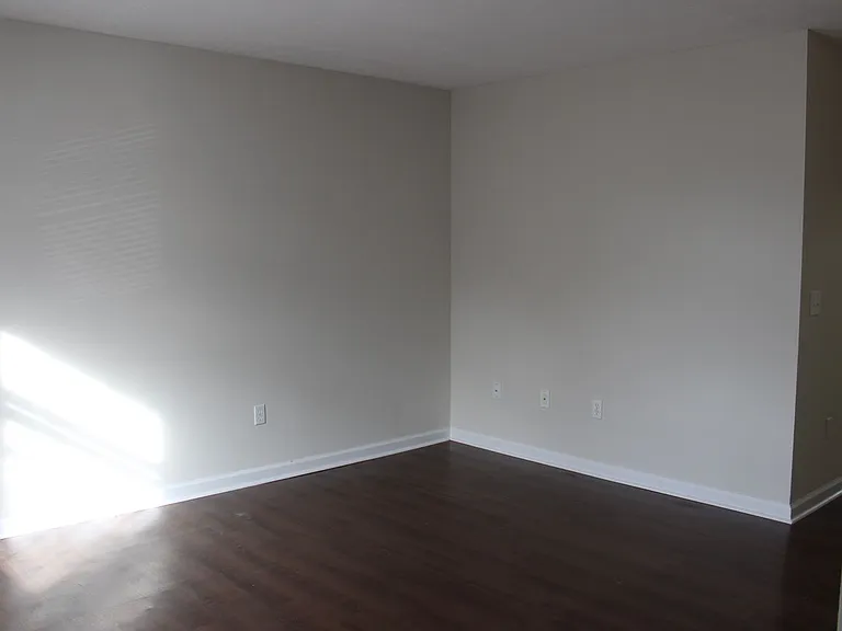 1219 Byrne Ave — Photo 6
