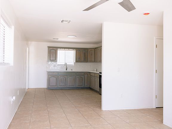 4th image of 1401 W Saint Clair St #2