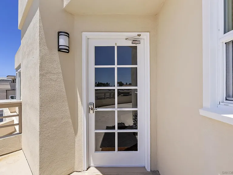 748 Isthmus Ct — Photo 14