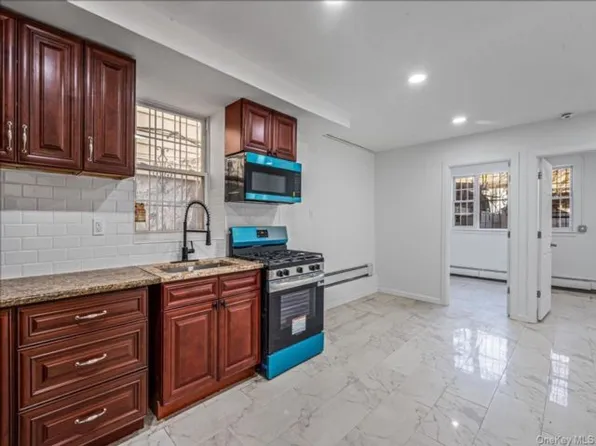 953A E 217th St #1, Bronx, NY 10469