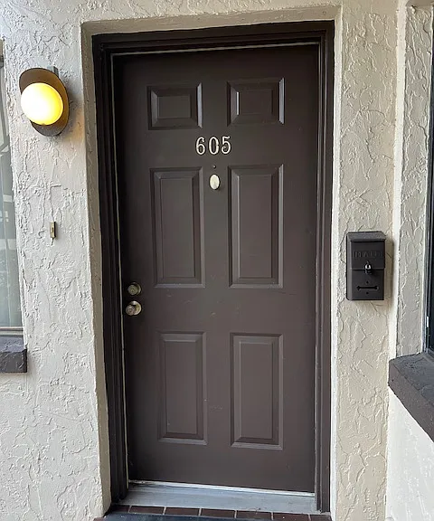 605 Avenue Q SE #605 — Photo 2