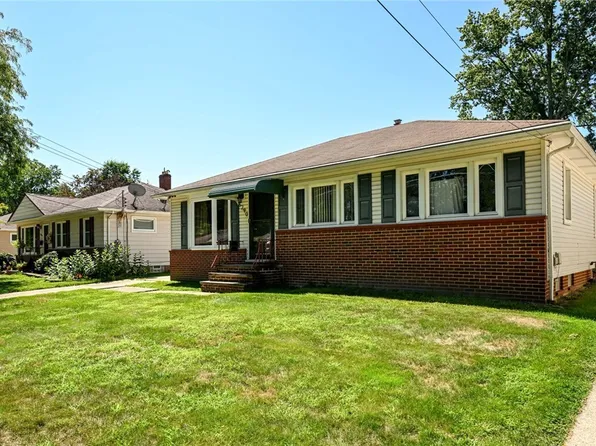 6290 Mandalay Dr, Parma Heights, OH 44130