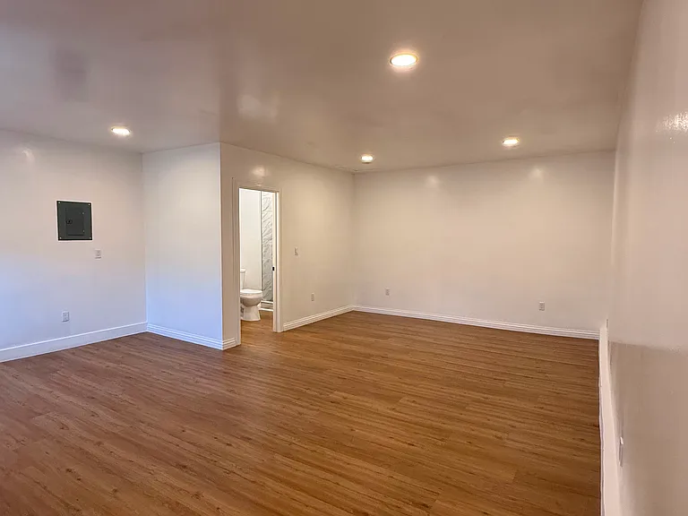 6240 Wiehe Ave #A — Photo 3