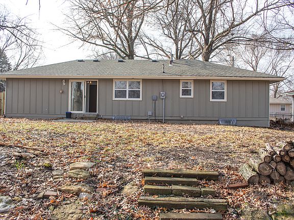 4th image of 120 E Sue Ln
