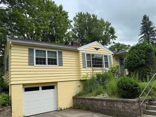 60 Burton St, Cazenovia, NY 13035