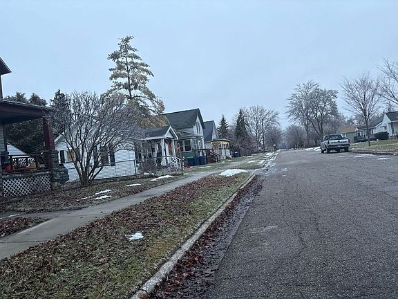 Exterior Neighborhood (street photo)